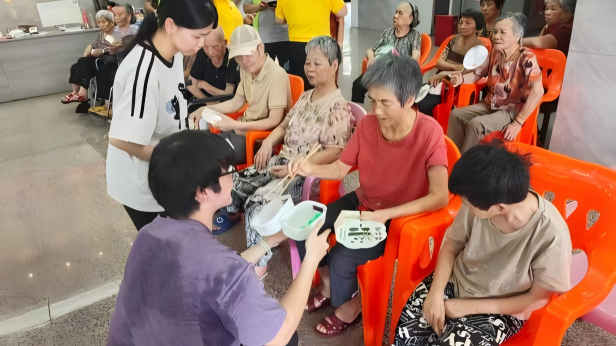 瑶琼青行践使命，银龄关怀润乡土