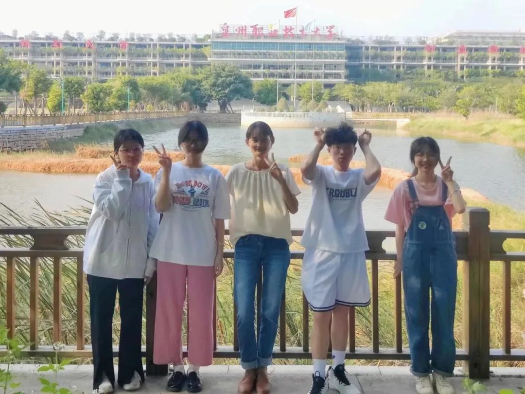 郑伟清5.jpg 郑伟清5.jpg